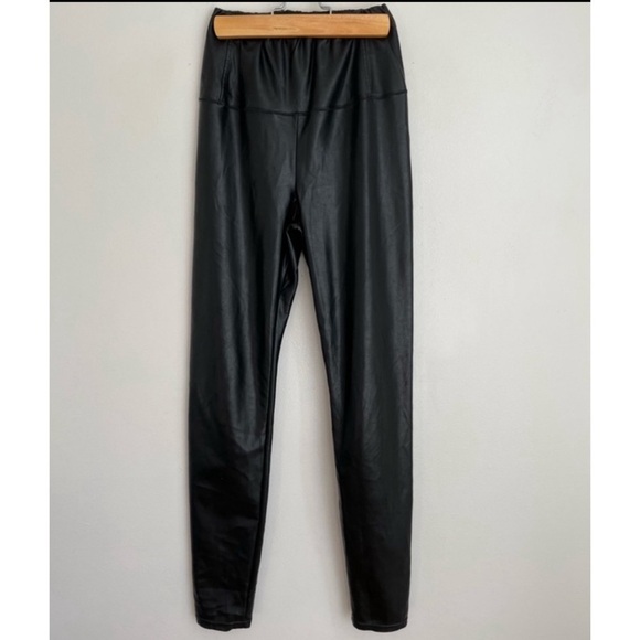 Wilfred • Aritzia • Daria Faux Leather Leggings in Black - Picture 2 of 7